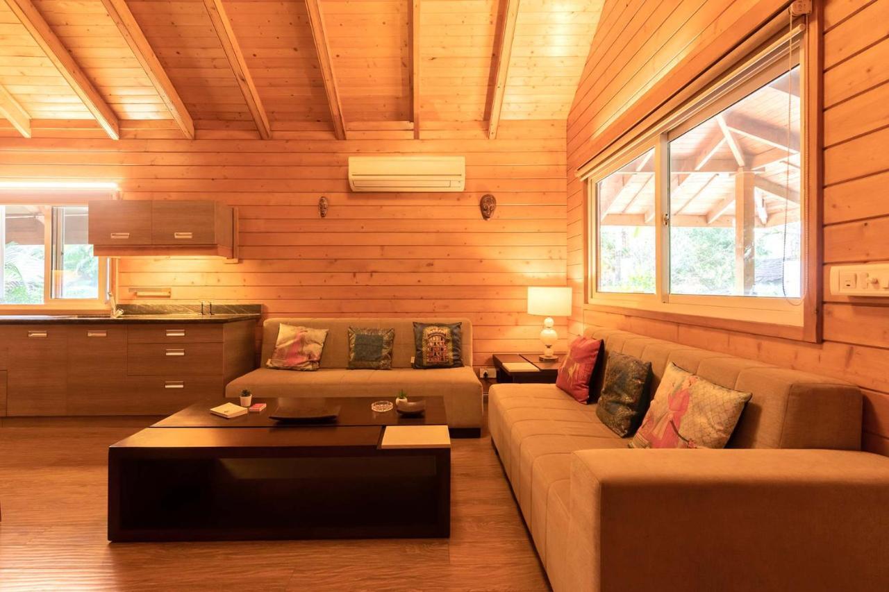 Nature'S Abode - The Wooden Villa At Morjim By Stayvista Exteriör bild