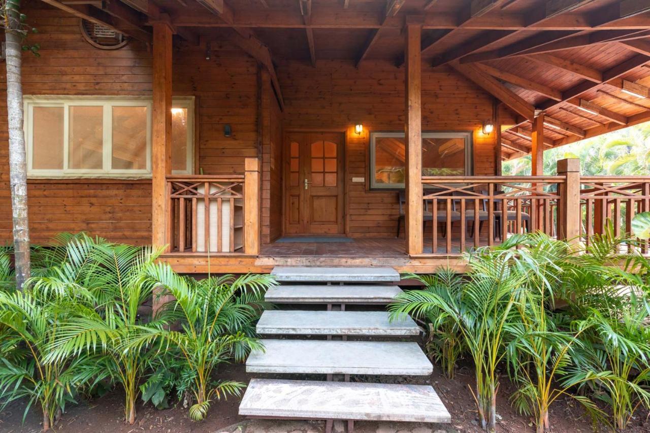 Nature'S Abode - The Wooden Villa At Morjim By Stayvista Exteriör bild